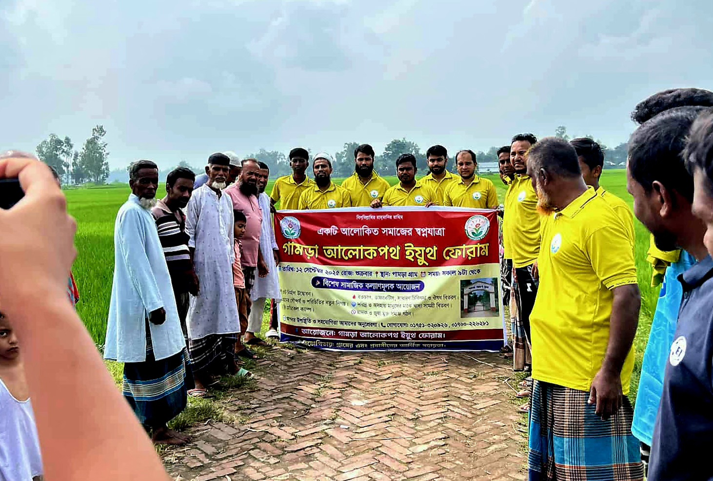 গ্রামের প্রবেশ পথে দৃষ্টিনন্দন গেট নির্মাণ কাজের উদ্বোধন